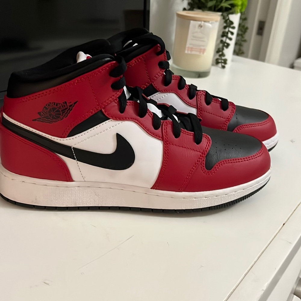 jordan 1 chicago black toe